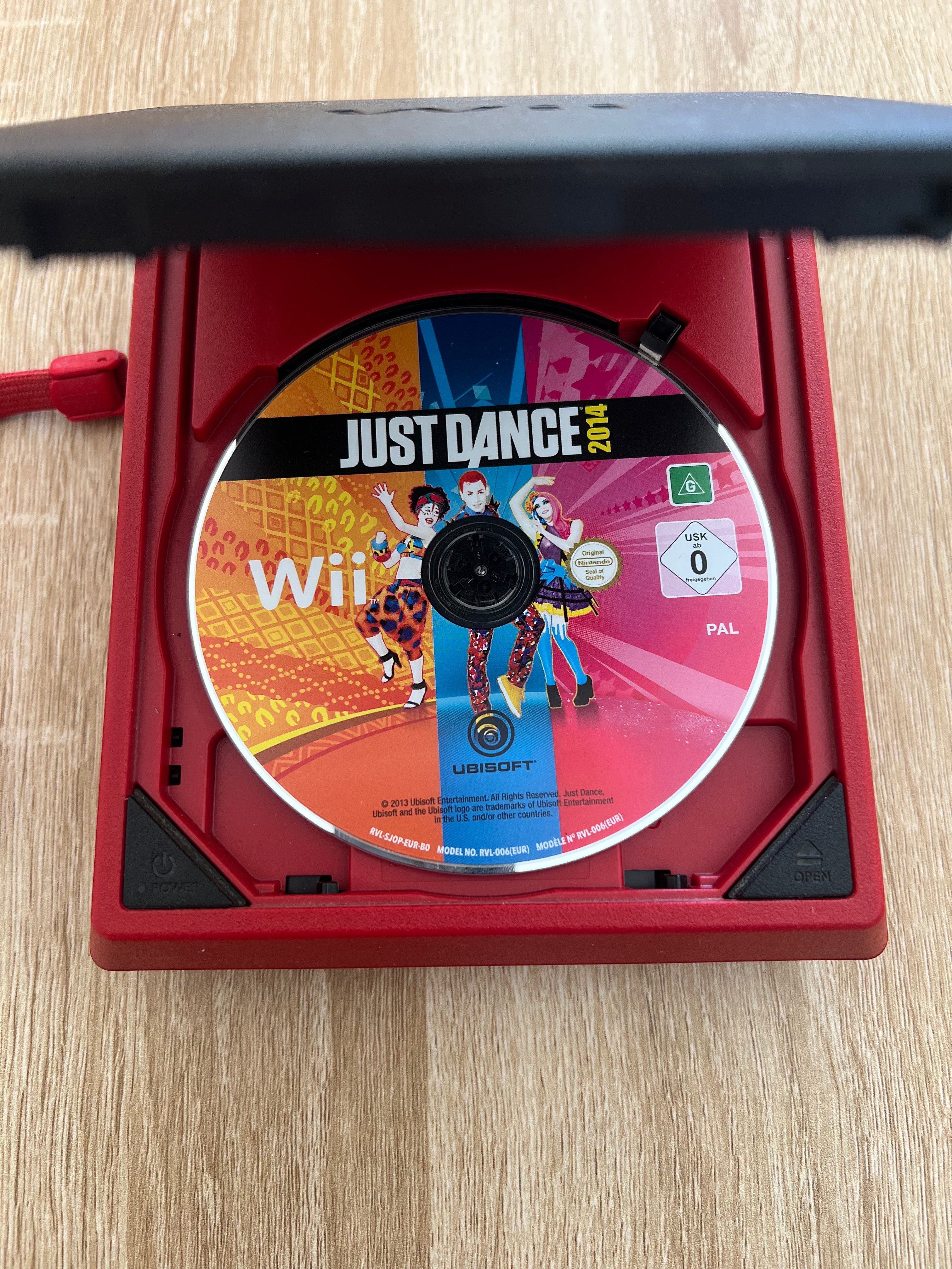 Wii mini rouge + jeu just dance 2014 (sans boite)