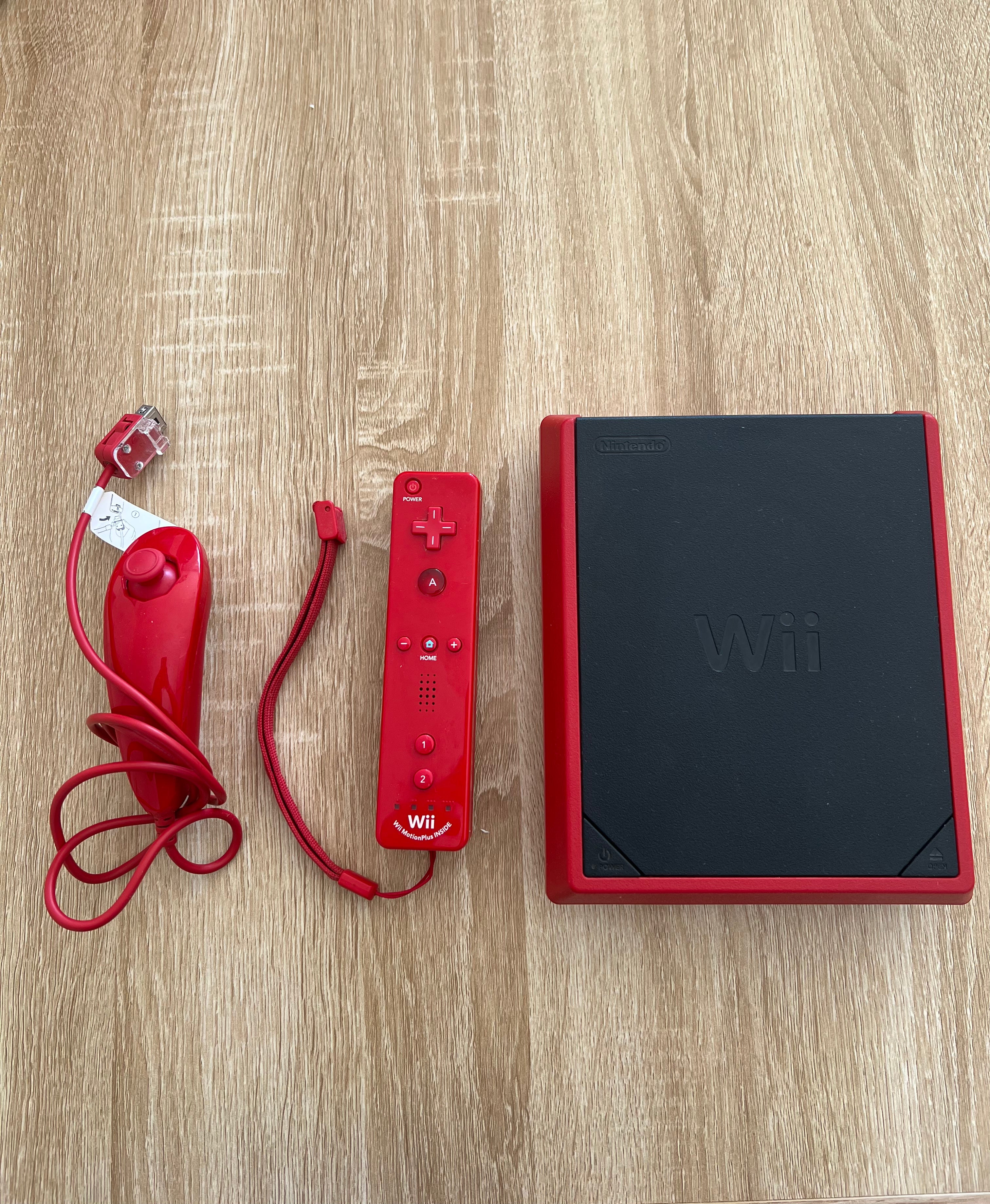 Wii mini rouge + jeu just dance 2014 (sans boite)